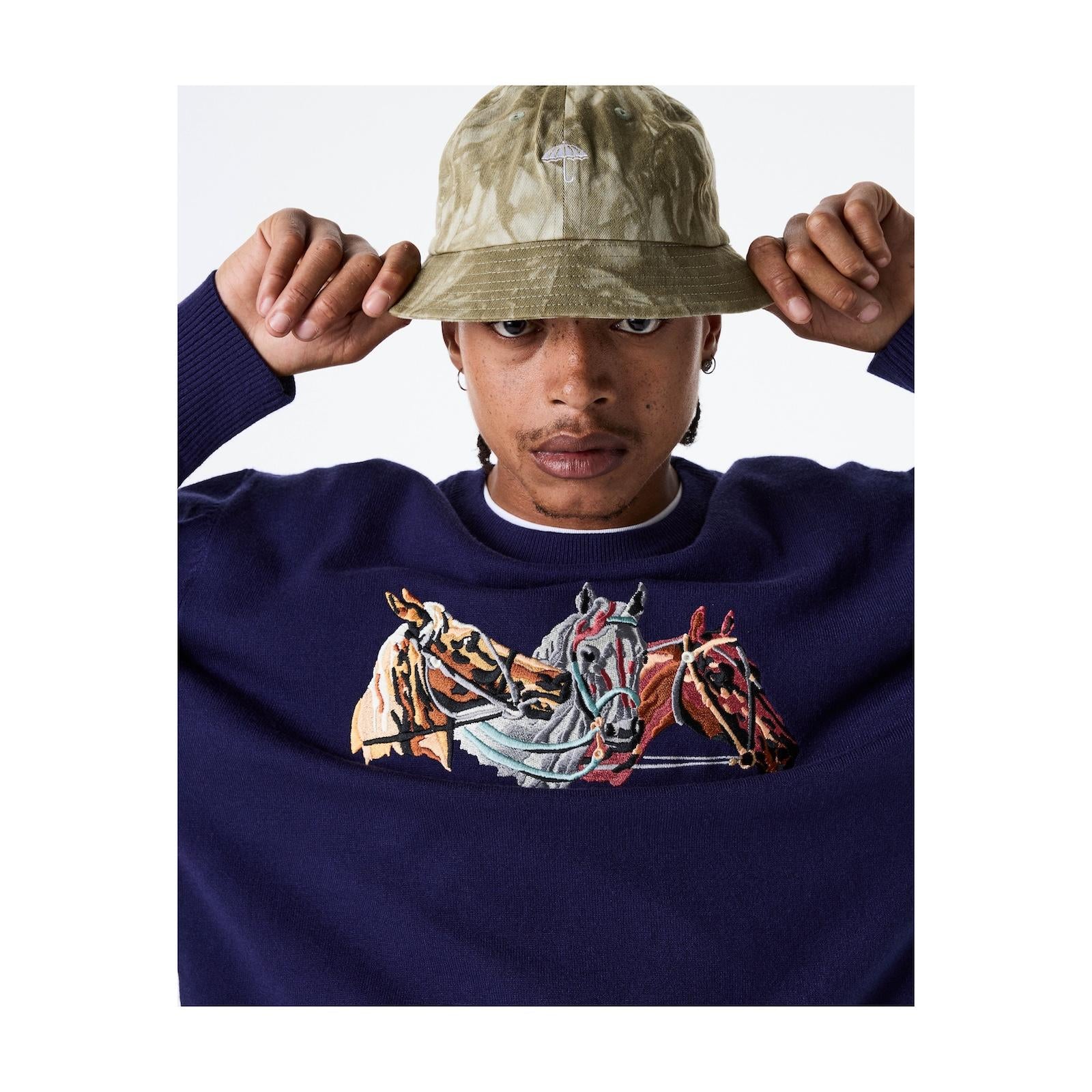 HORSES CREWNECK KNIT NAVY_23646.jpg