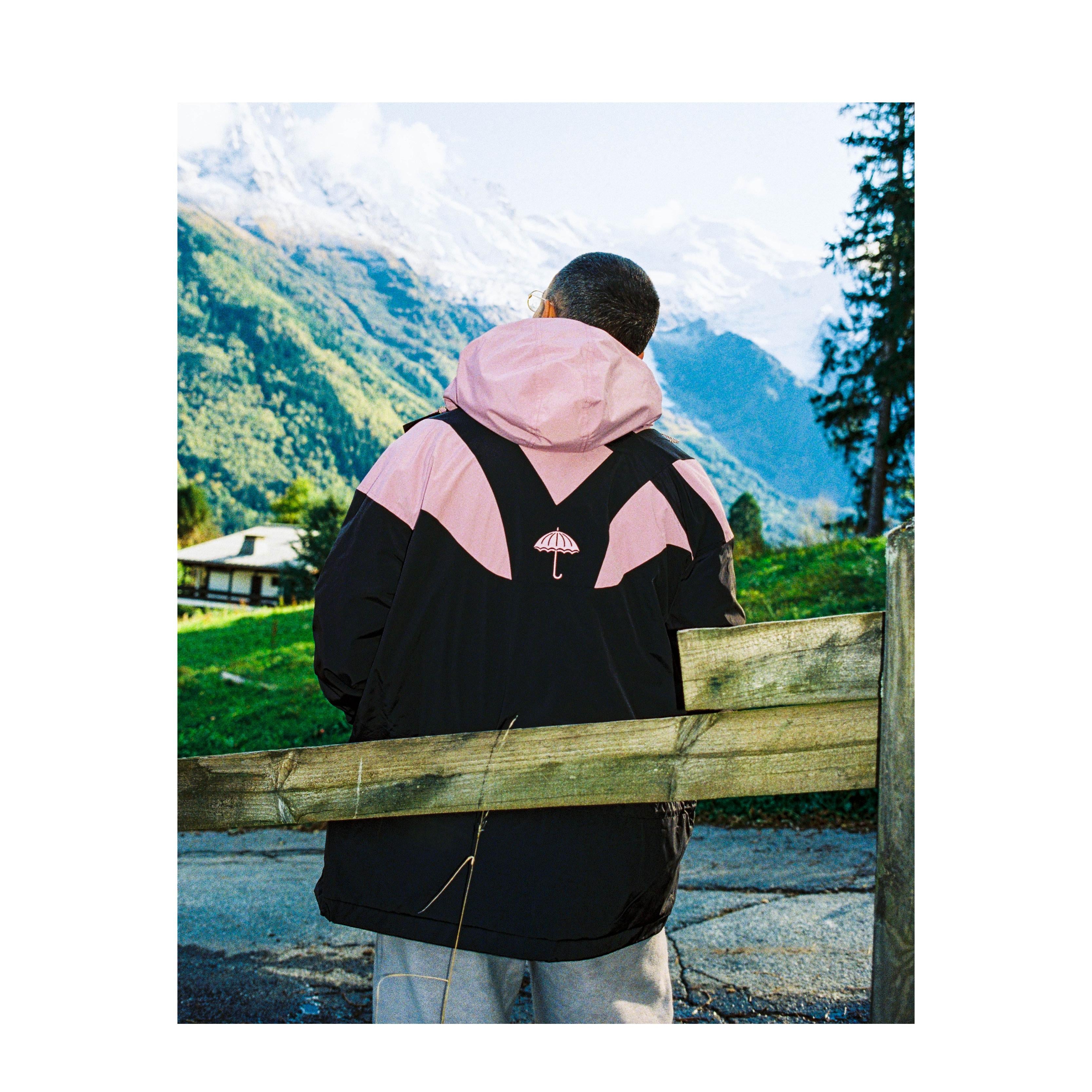 SCHUSS WIND JACKET BLACK/POUDRE_21606.jpg